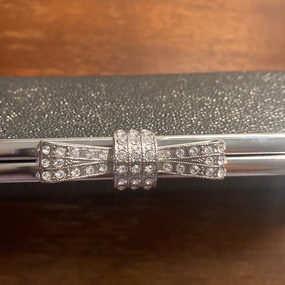 Clutch - Picture 3 of 4